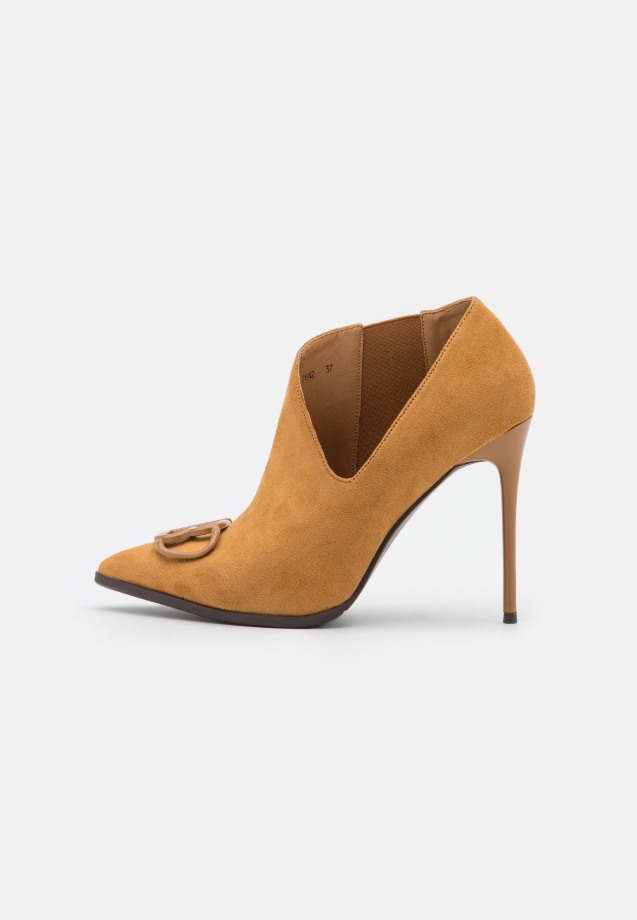 Ivory Gabor Classic Heels