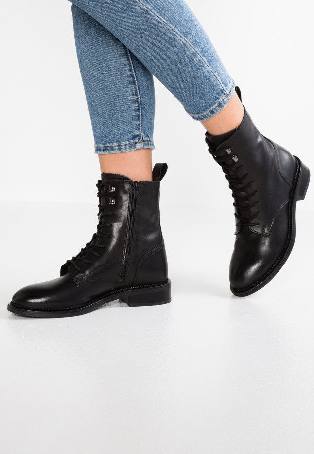 Lace-Up Ankle Boots Black Gabor
