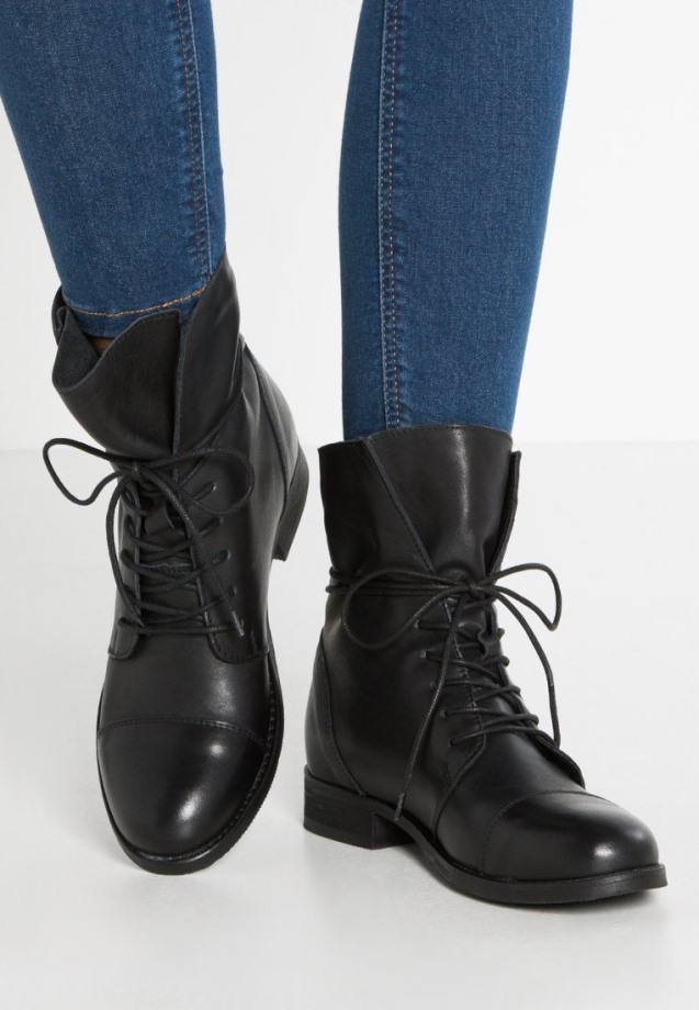 Lace-Up Ankle Boots Black Gabor