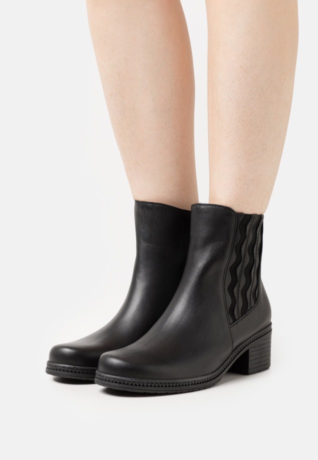 Panna/Dark Nude Gabor Lace-Up Ankle Boots